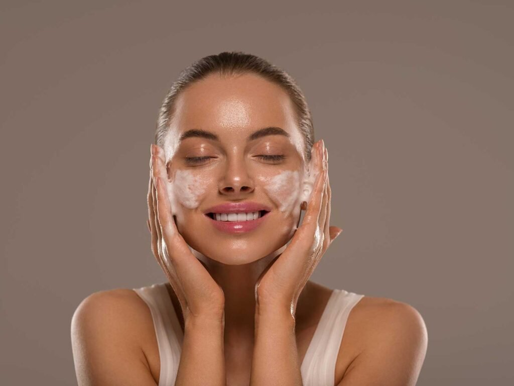 Alles-wat-je-moet-weten-over-Double-Cleansing--De-sleutel-tot-een-stralende-huid